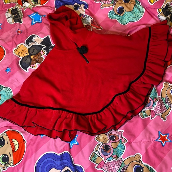 Red fleece cape - Picture 3 of 11